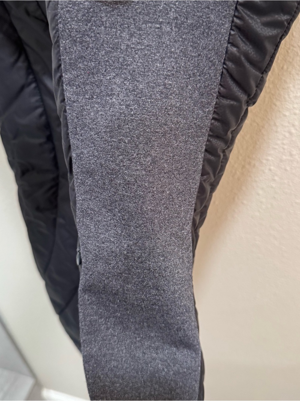 Athleta Vail Vest Size S Black Lightweight Insulated Primaloft Full Zip Sporty - Picture 6 of 10